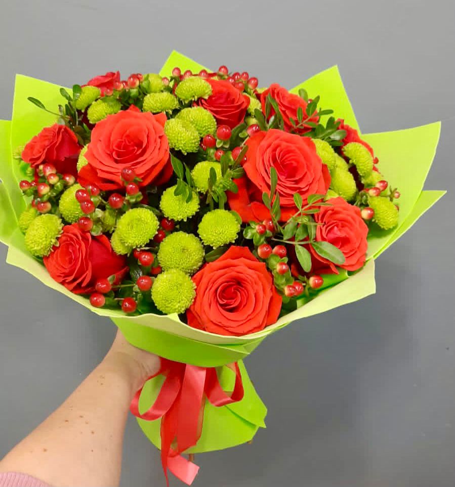 Букет цветов из: Хризантемы и Розы в Марках