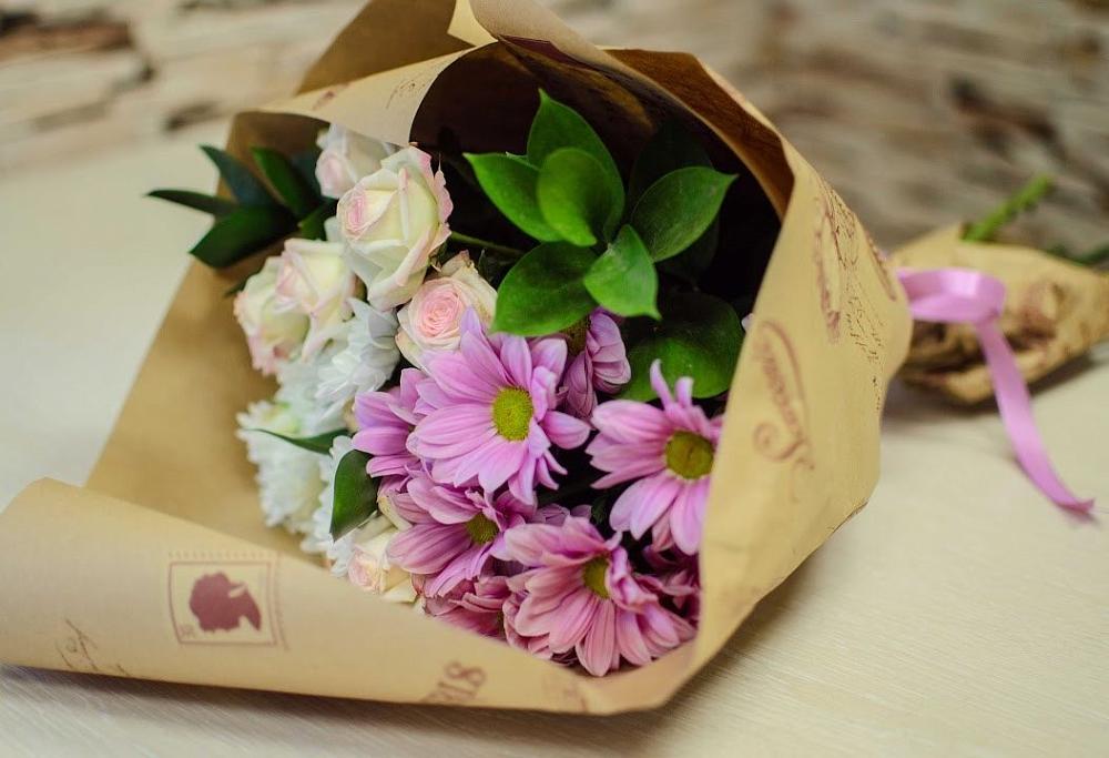 Букет цветов из: Розы и Хризантемы в Марках