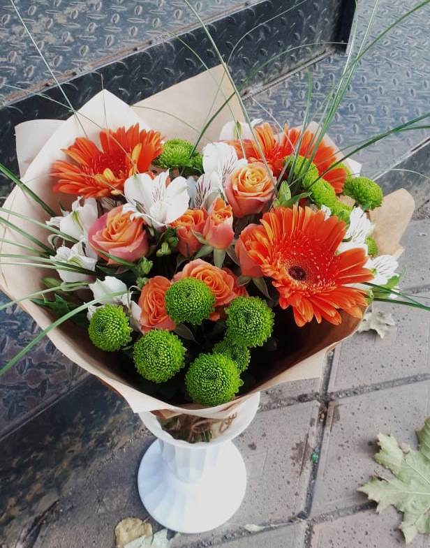 Букет цветов из: Герберы, Хризантемы, Альстромерии и Розы в Марках