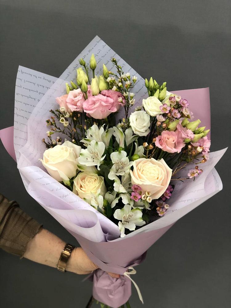 Букет цветов из: Альстромерии, Розы и Лизиантусы в Марках