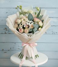 Букет цветов из:  Розы и Лизиантусы #REPLACE_PRED# Марках