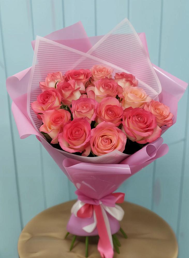 Букет 15 Розовых роз Равель в Марках