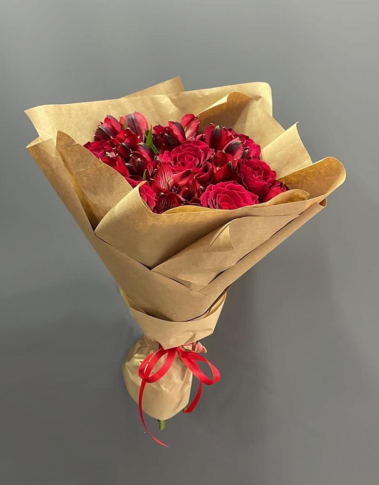 Букет цветов из: Альстромерии и Розы в Марках