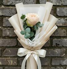 Букет цветов из:  Розы в Марках
