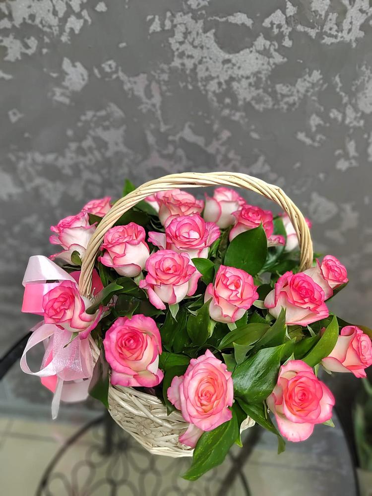 Цветочная композиция из Розы в корзине в Марках