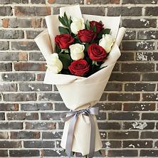 Букет цветов из:  Розы в Марках