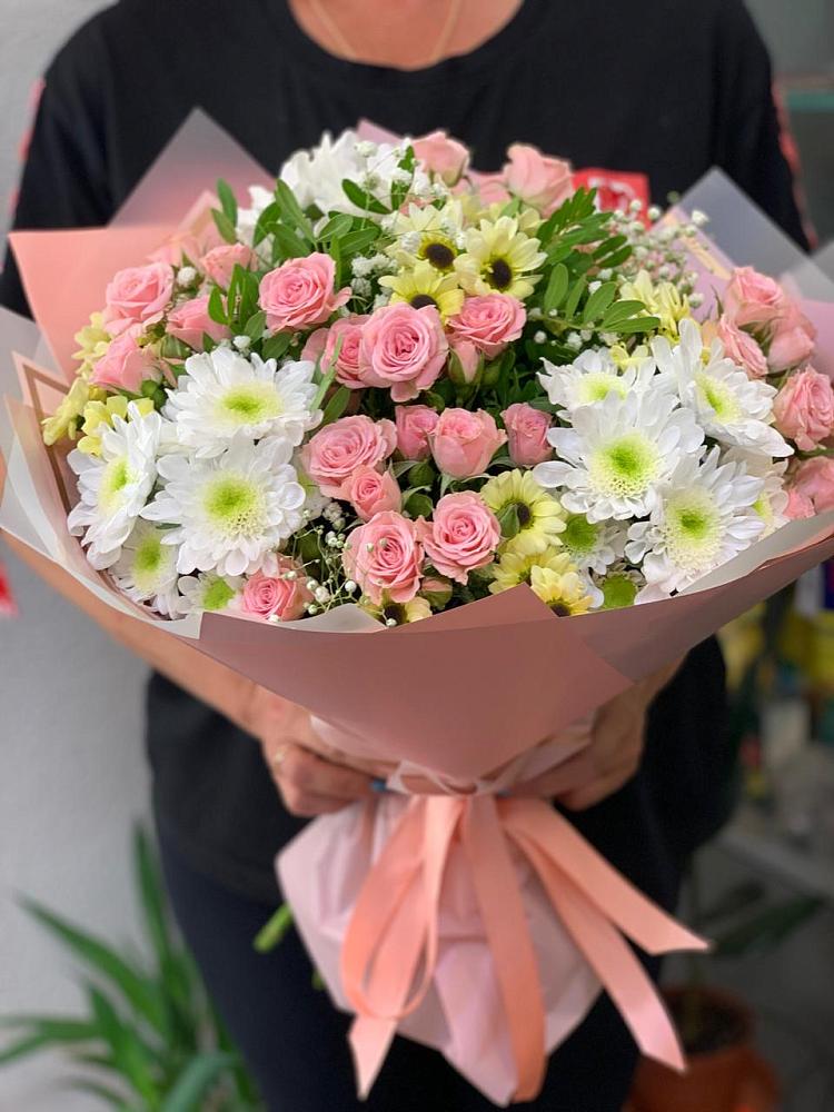 Букет цветов из: Розы и Хризантемы в Марках