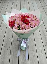 Букет цветов из:  Альстромерии в Марках