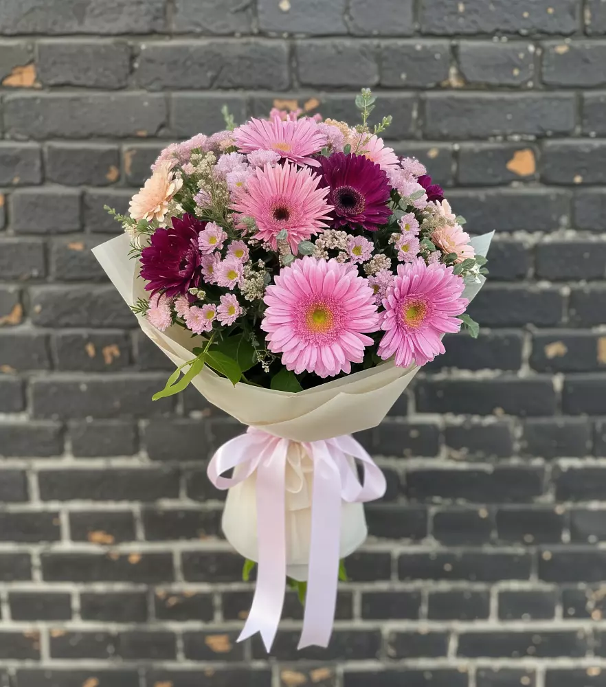 Букет цветов из: Герберы и Хризантемы в Марках