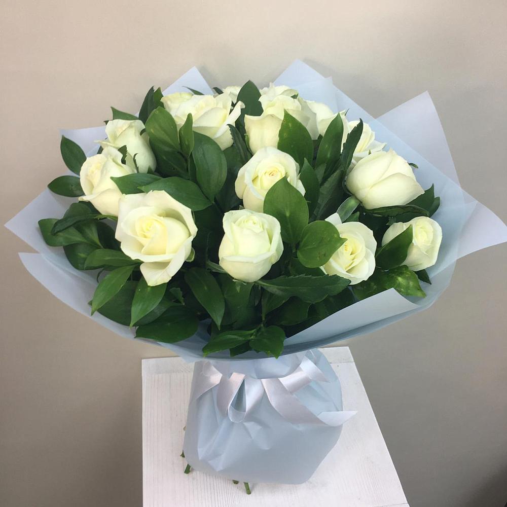 Букет 15 Белых роз Проуд в Марках