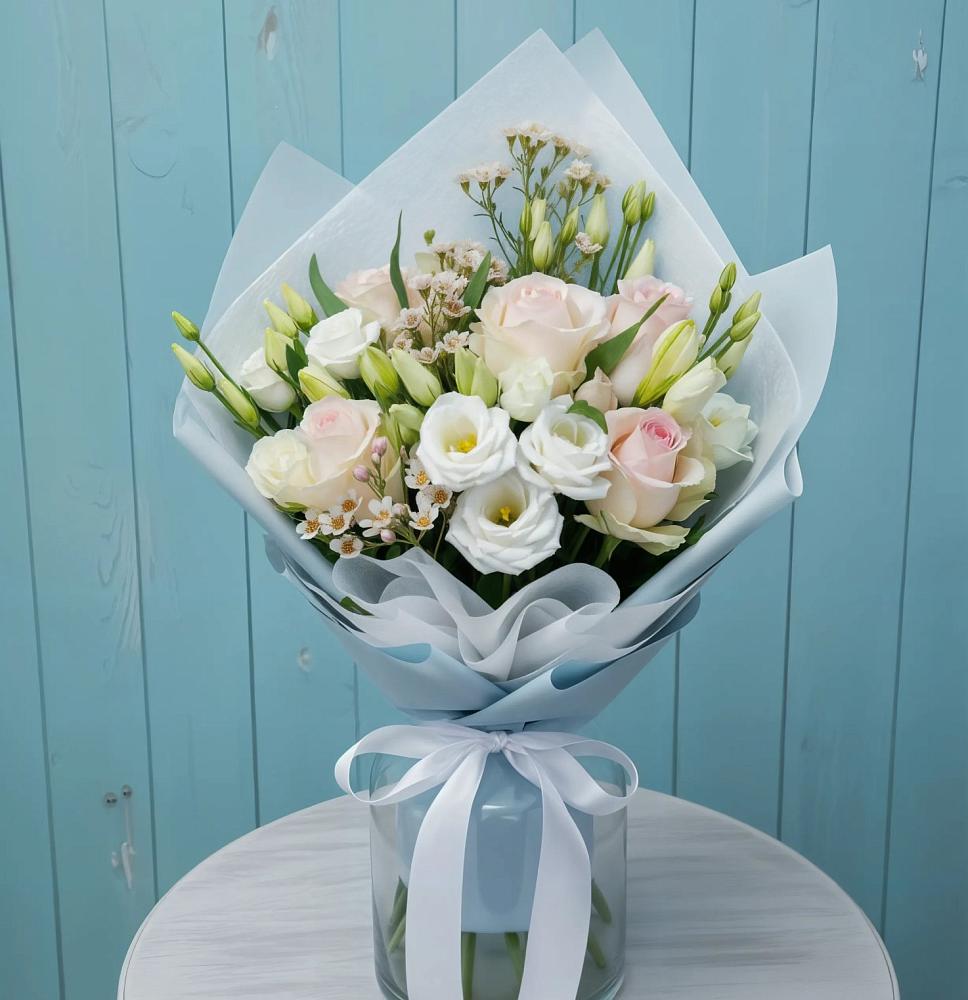 Букет цветов из: Розы и Лизиантусы в Марках