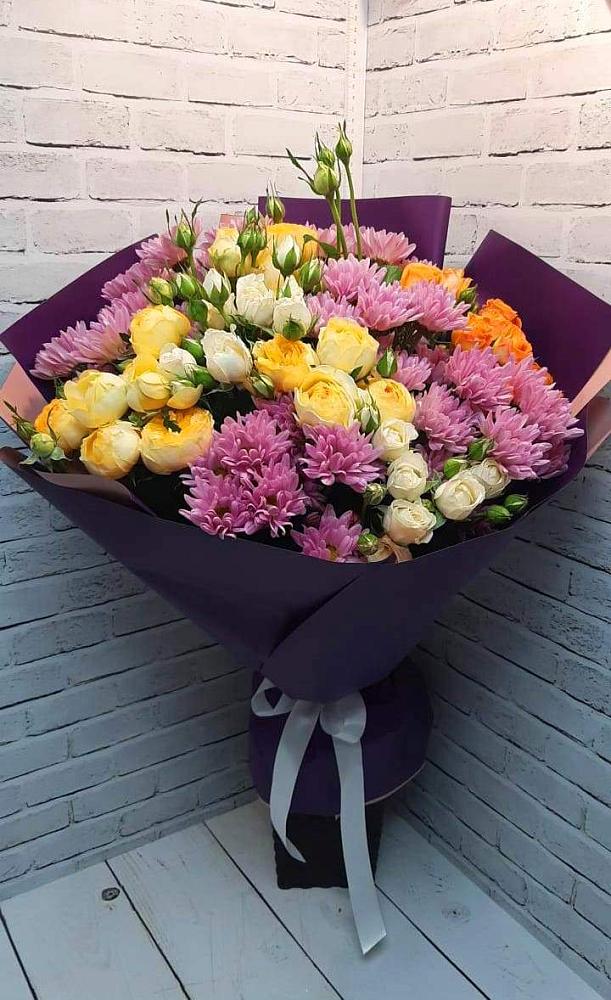 Букет цветов из: Хризантемы и Розы в Марках