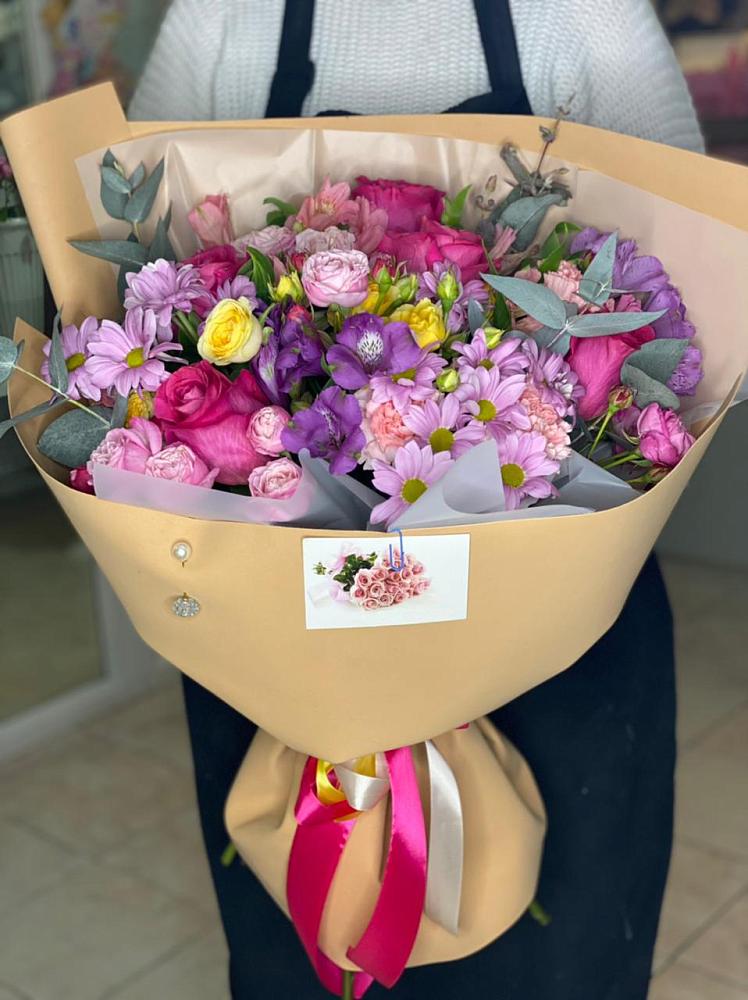 Букет цветов из: Хризантемы, Гвоздики и Альстромерии в Марках