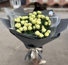 Букет Белые кустовые розы Солинеро в Марках