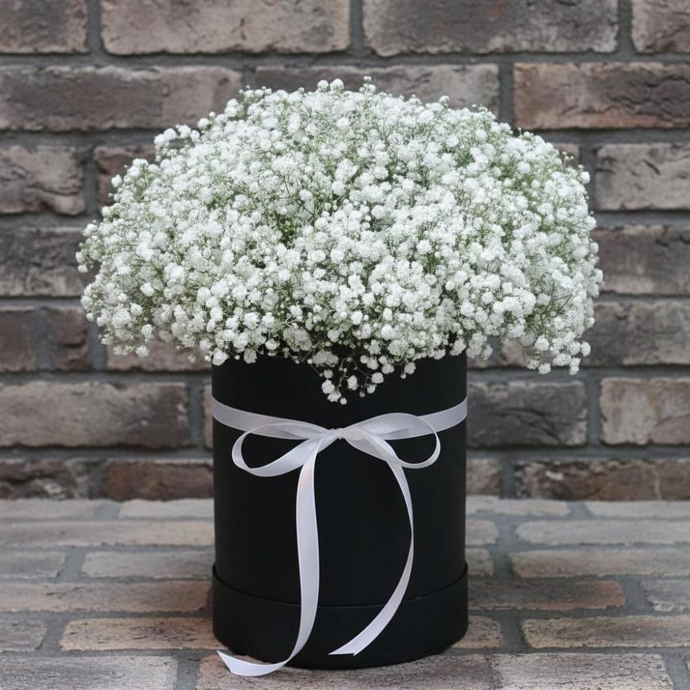 Цветочная композиция из Гипсофила в шляпной коробке в Марках