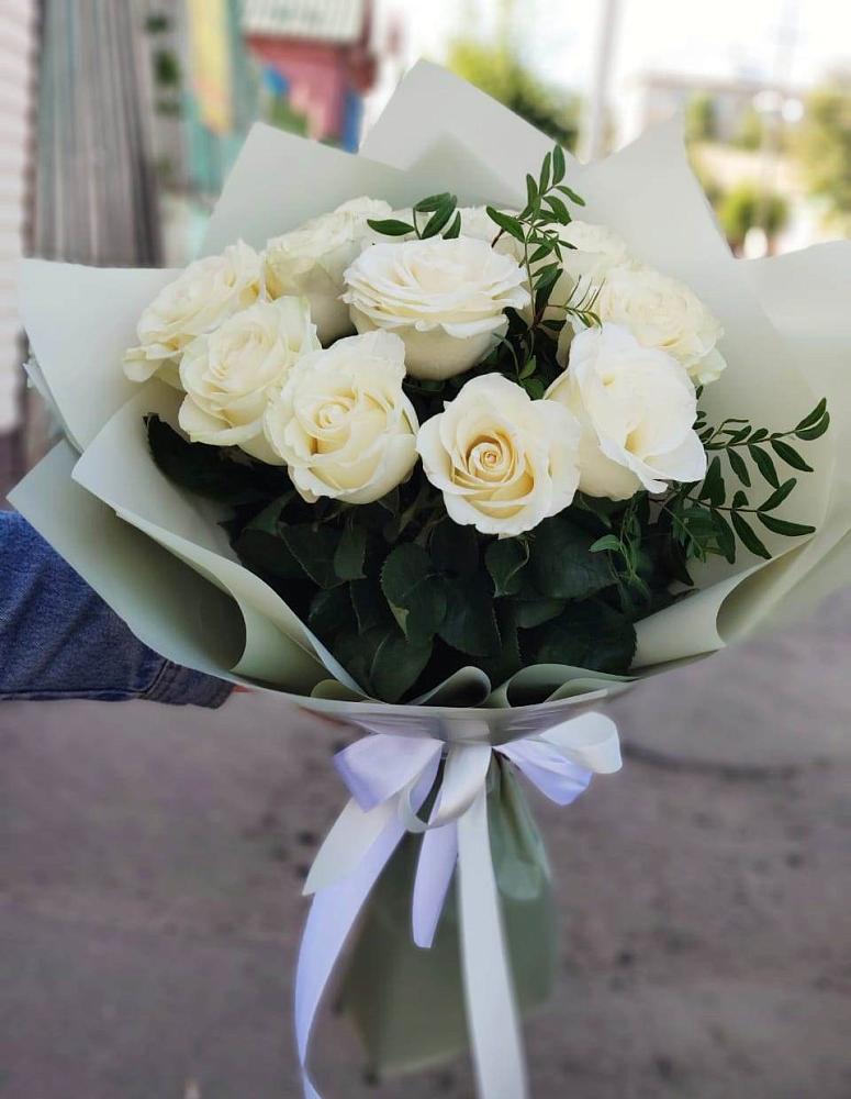 Букет Белые розы Проуд в Марках