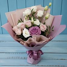 Букет цветов из:  Розы и Лизиантусы в Марках