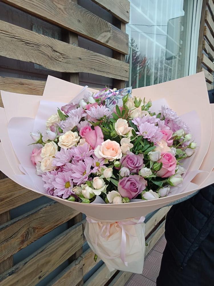 Букет цветов из: Розы и Хризантемы в Марках