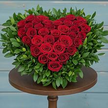 Цветочная композиция из Розы в виде сердца #REPLACE_PRED# Марках