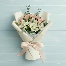 Букет цветов из:  Альстромерии в Марках