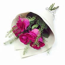 Букет цветов из:  Розы в Марках