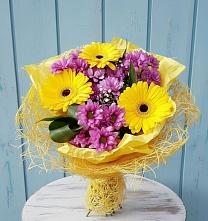 Букет цветов из:  Хризантемы и Герберы в Марках