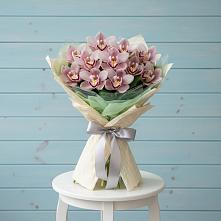 Букет цветов из:  Орхидеи и Розы в Марках