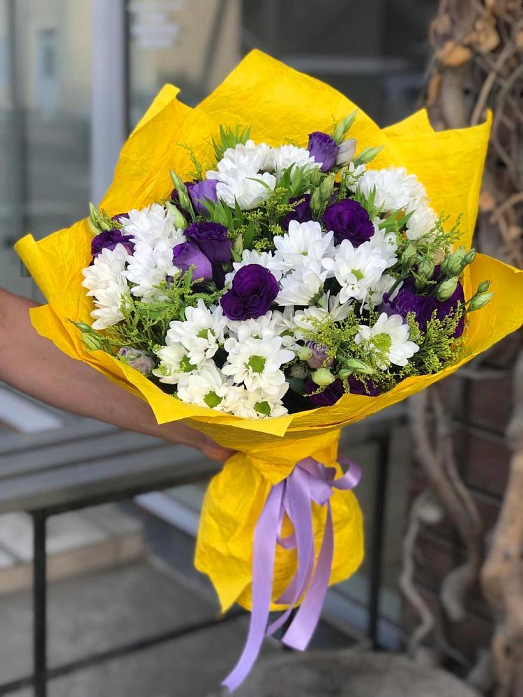 Букет цветов из: Ирисы, Хризантемы и Ромашки в Марках