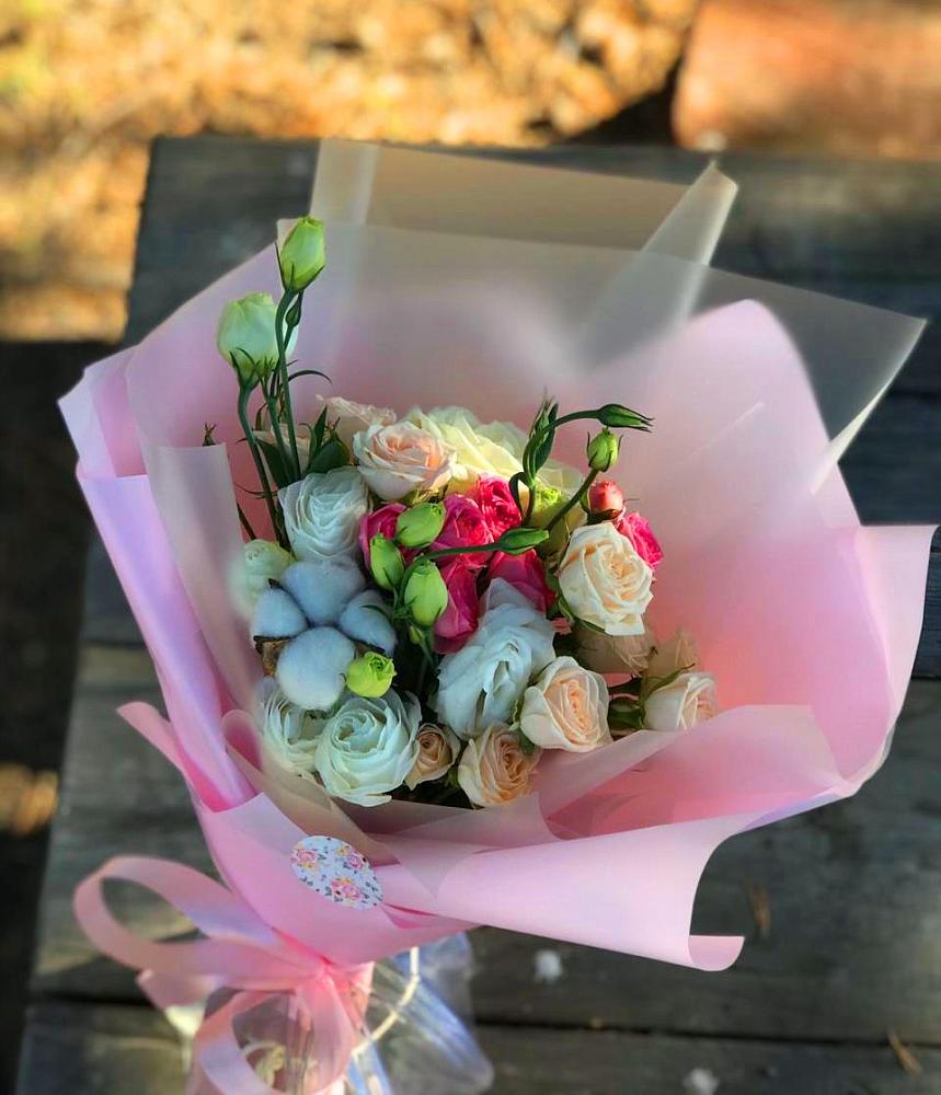 Букет цветов из: Розы и Лизиантусы в Марках