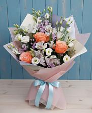 Букет цветов из:  Лизиантусы, Розы, Альстромерии и Гипсофила в Марках