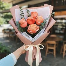 Букет цветов из:  Розы в Марках