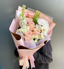 Букет цветов из:  Хризантемы и Розы в Марках