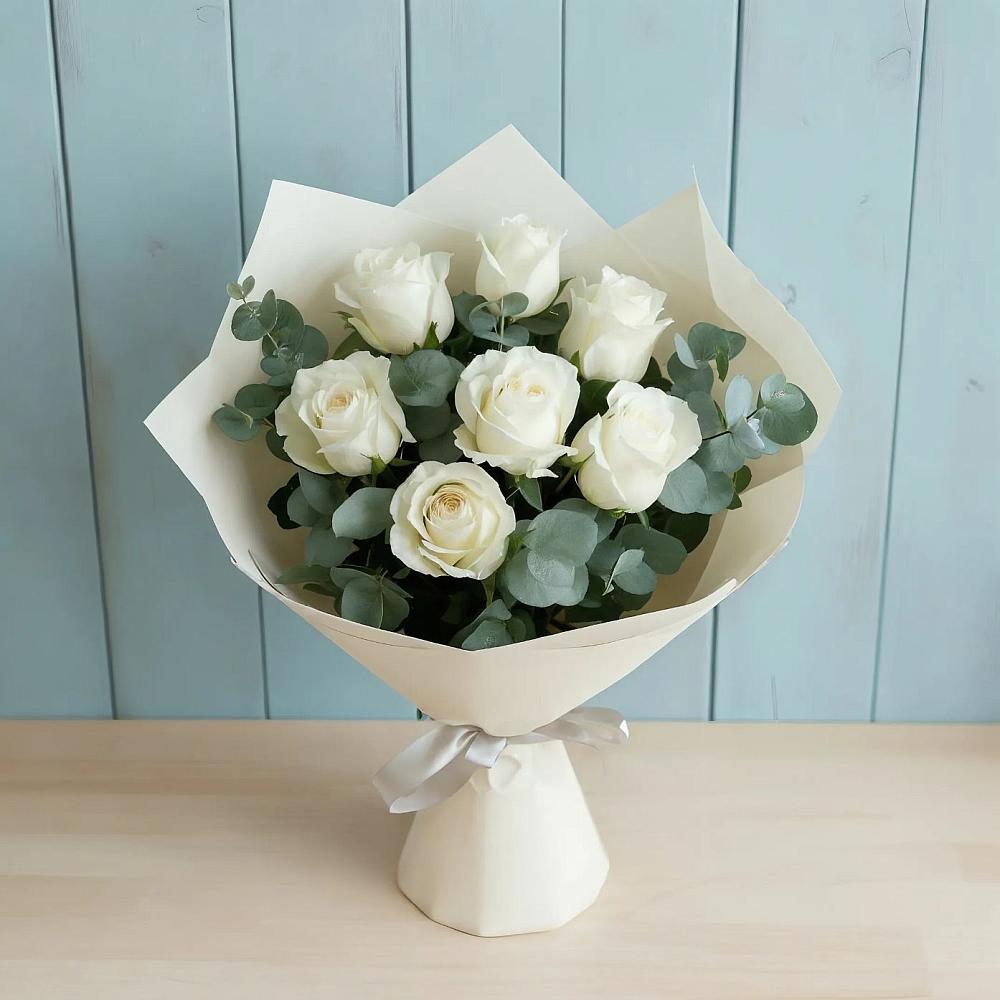 Букет Белые розы в Эвкалипте в Марках