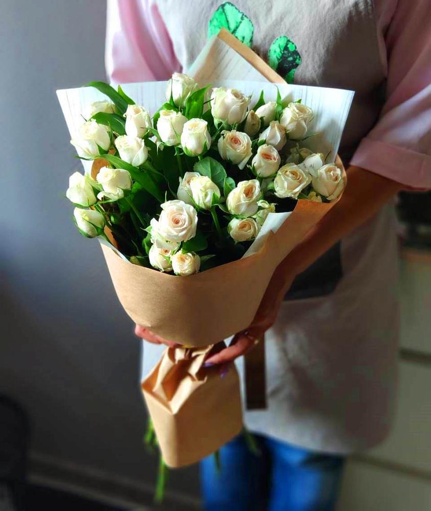 Букет цветов из: Розы в Марках