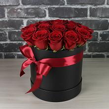 Цветочная композиция из Розы в шляпной коробке в Марках