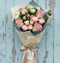 Букет цветов из:  Розы в Марках