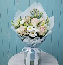 Букет цветов из:  Розы и Лизиантусы в Марках