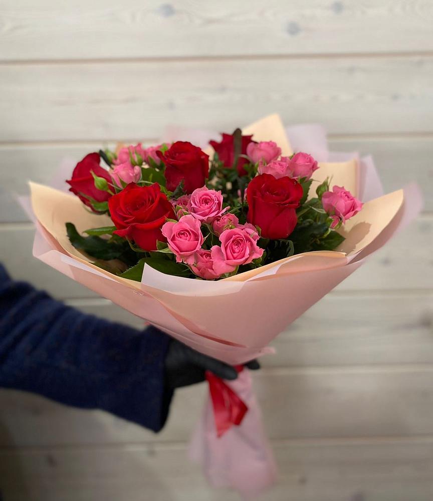 Букет цветов из: Розы в Марках