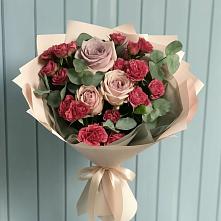 Букет цветов из:  Гвоздики и Розы в Марках