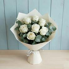 Букет Белые розы в Эвкалипте в Марках