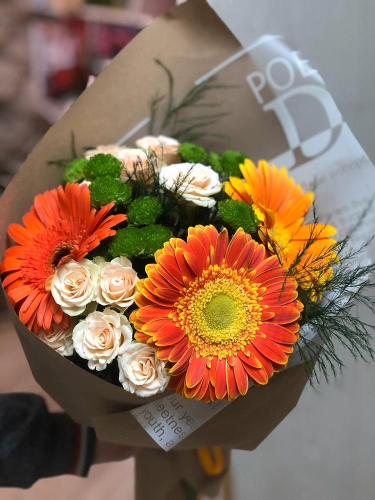 Букет цветов из: Герберы, Хризантемы и Розы в Марках