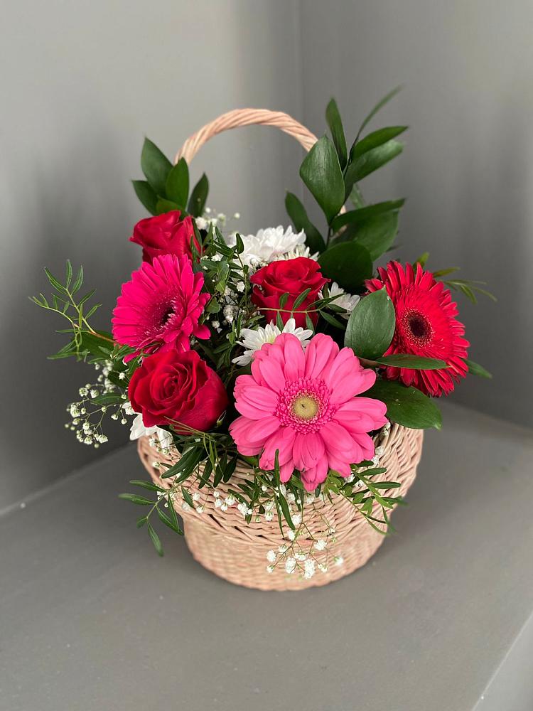 Цветочная композиция из Розы, Хризантемы и Герберы в корзине в Марках
