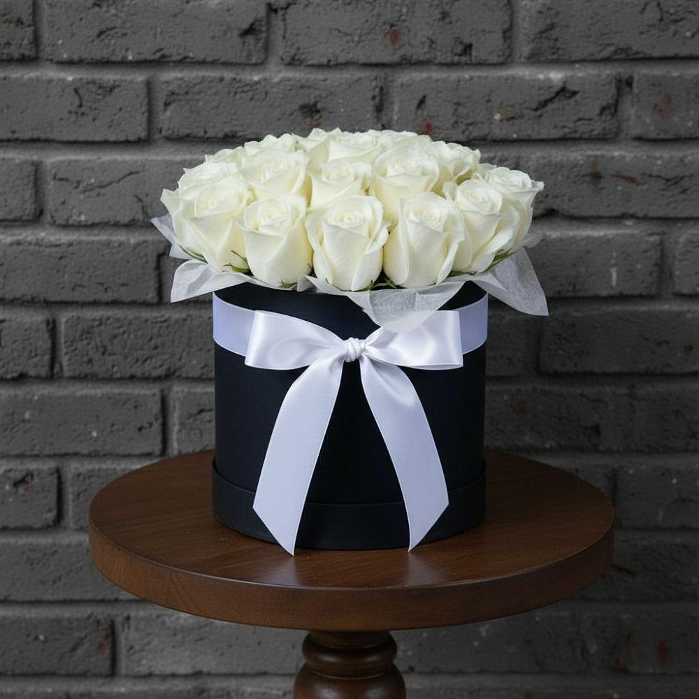 Цветочная композиция из Розы в шляпной коробке в Марках