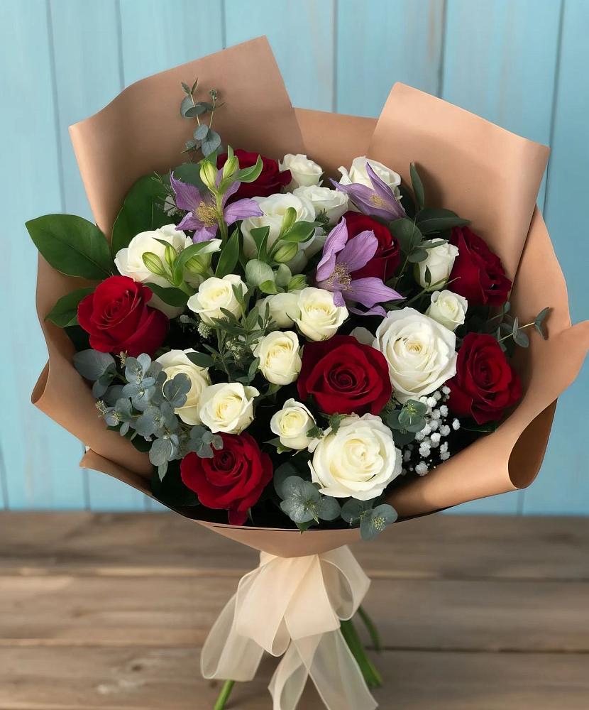 Букет цветов из: Розы и Альстромерии в Марках