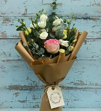 Букет цветов из:  Розы и Лизиантусы в Марках