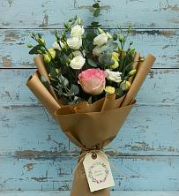 Букет цветов из:  Розы и Лизиантусы в Марках