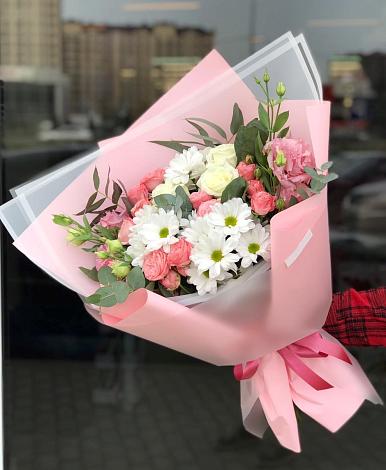 Букет цветов из: Розы, Лизиантусы и Хризантемы в Марках