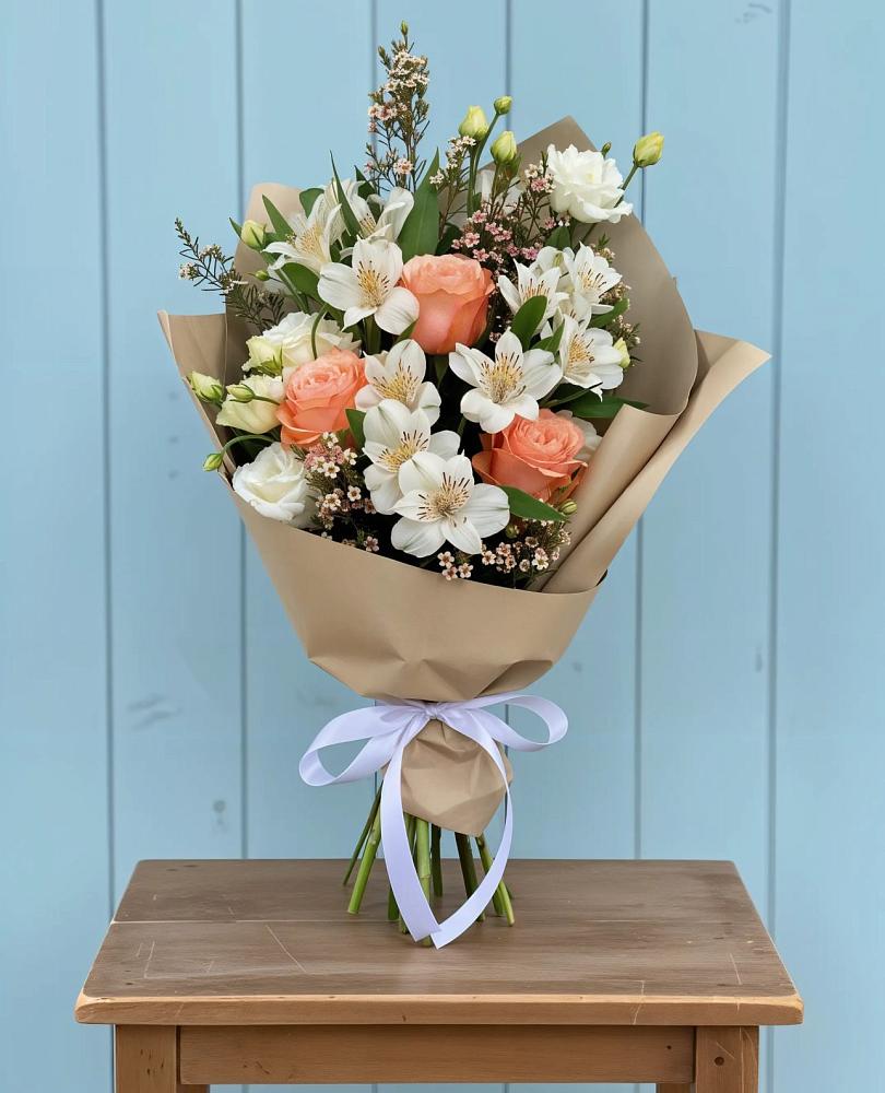 Букет цветов из: Альстромерии, Лизиантусы, Розы и Хризантемы в Марках