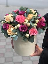 Цветочная композиция из Розы в шляпной коробке в Марках