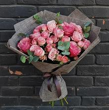 Букет цветов из:  Розы в Марках